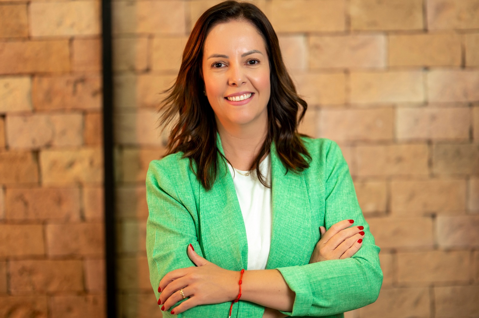 Bruna Barcelos sorrindo